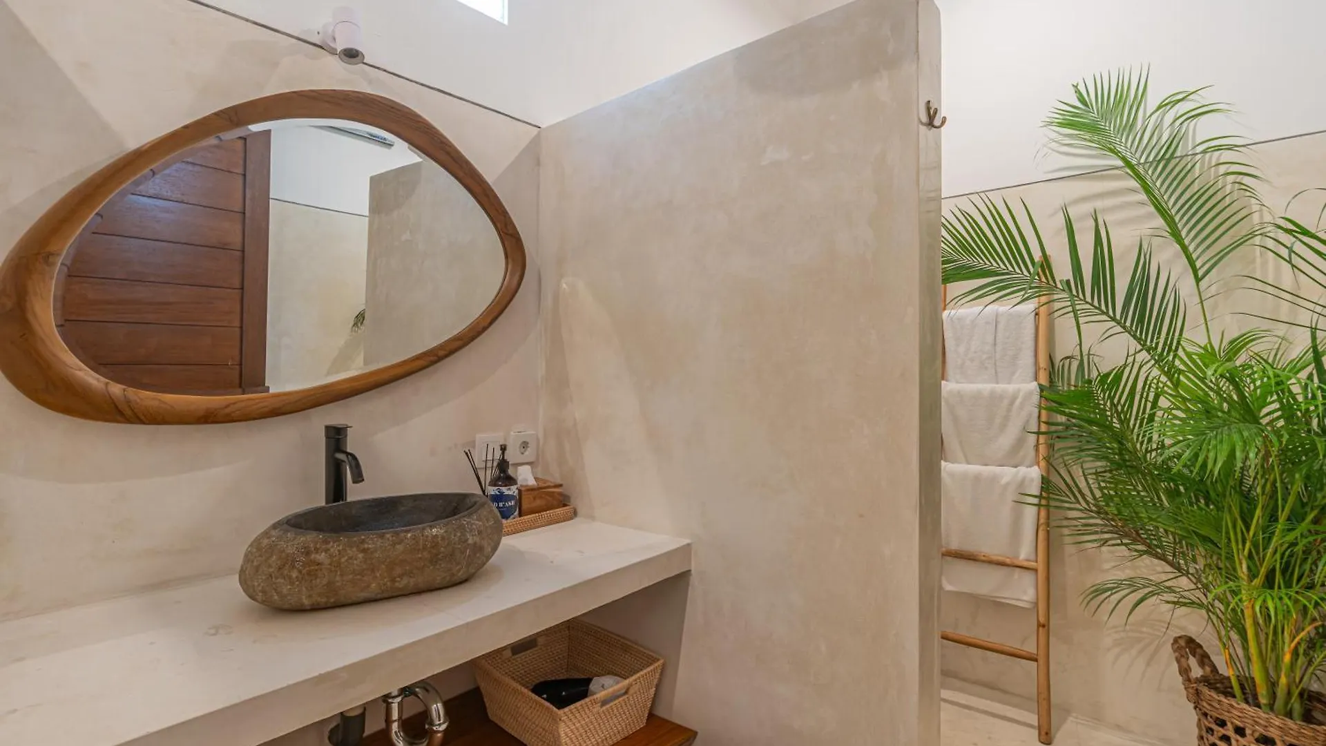 Cozy 2 Beds Villa In Seminyak